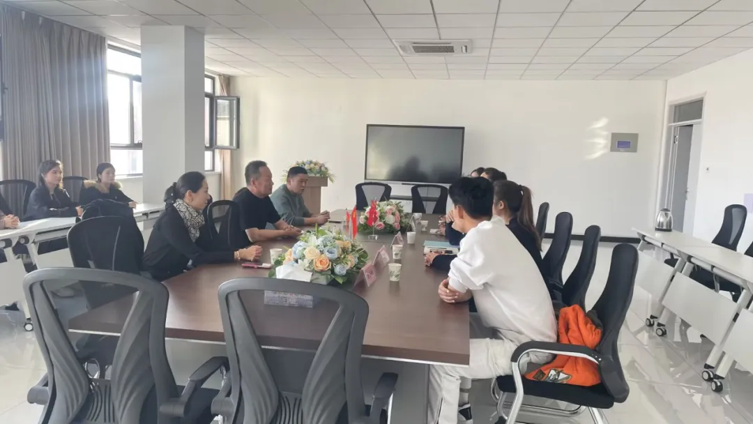 美育浸润童心 艺术点亮成长----准东学院开展“大手拉小手”美育教育实践活动